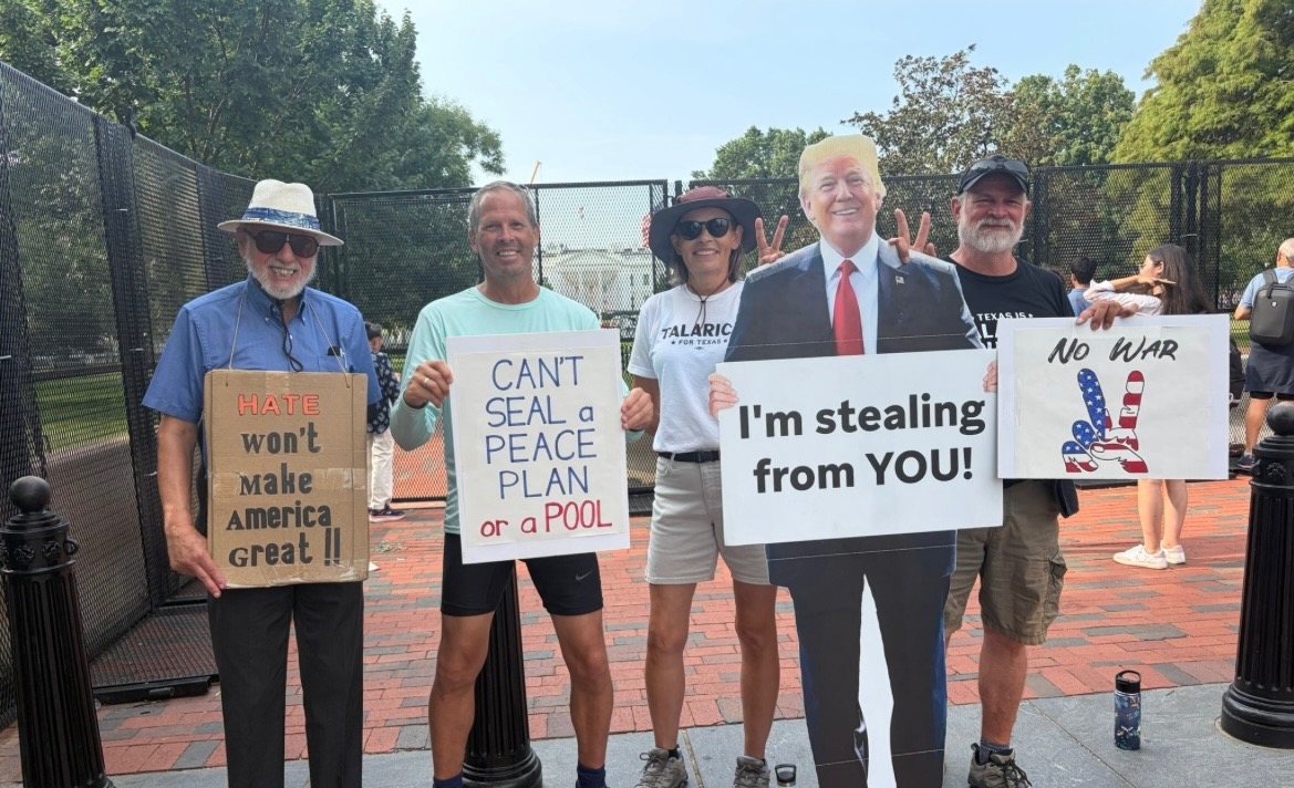 Charlie Hough outside the White House.